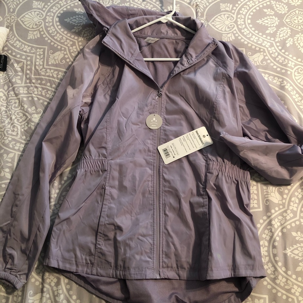Lightweight Water resistant coat with style!